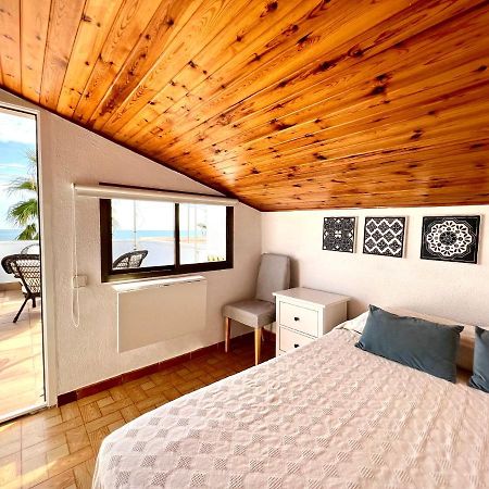 House In Front Of The Beach With Sea View Cambrils Exterior foto