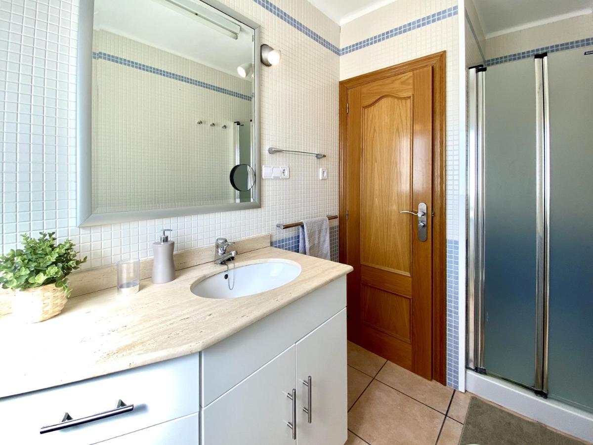 House In Front Of The Beach With Sea View Cambrils Exterior foto