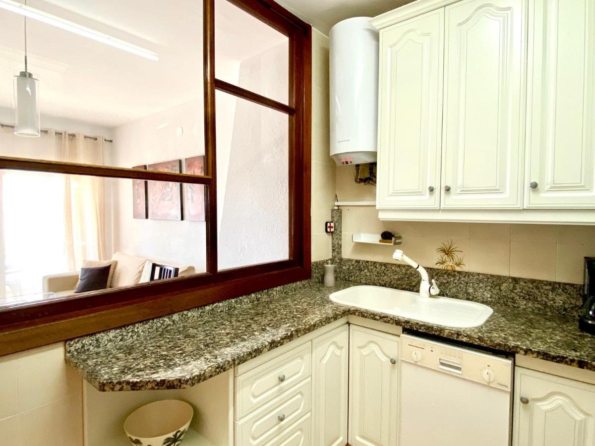 House In Front Of The Beach With Sea View Cambrils Exterior foto
