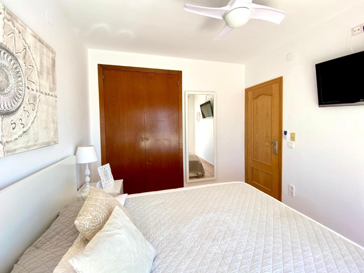 House In Front Of The Beach With Sea View Cambrils Exterior foto