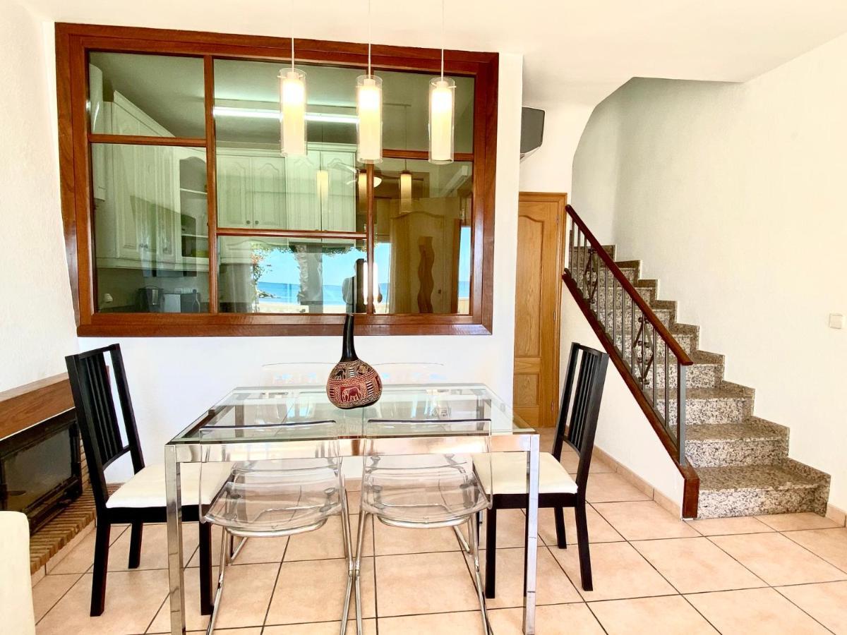 House In Front Of The Beach With Sea View Cambrils Exterior foto
