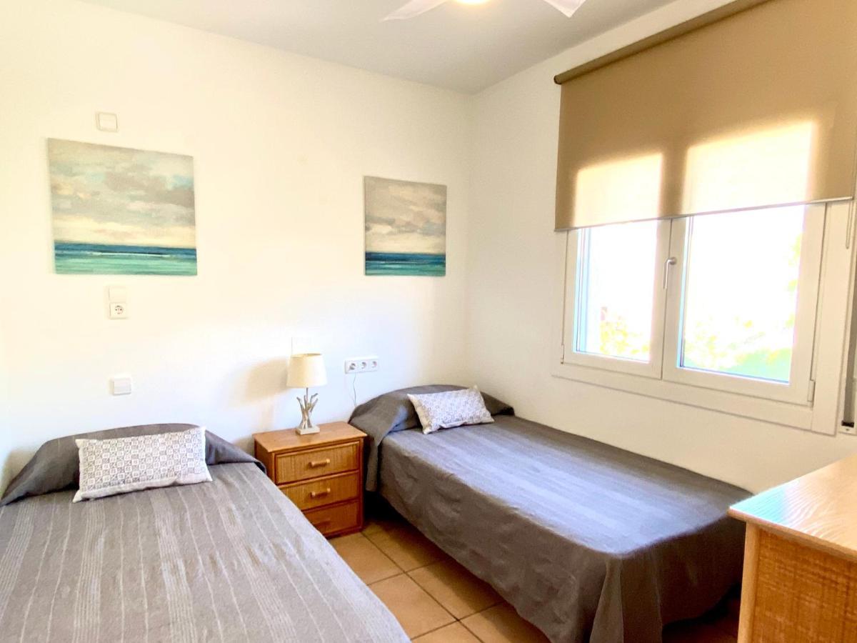 House In Front Of The Beach With Sea View Cambrils Exterior foto
