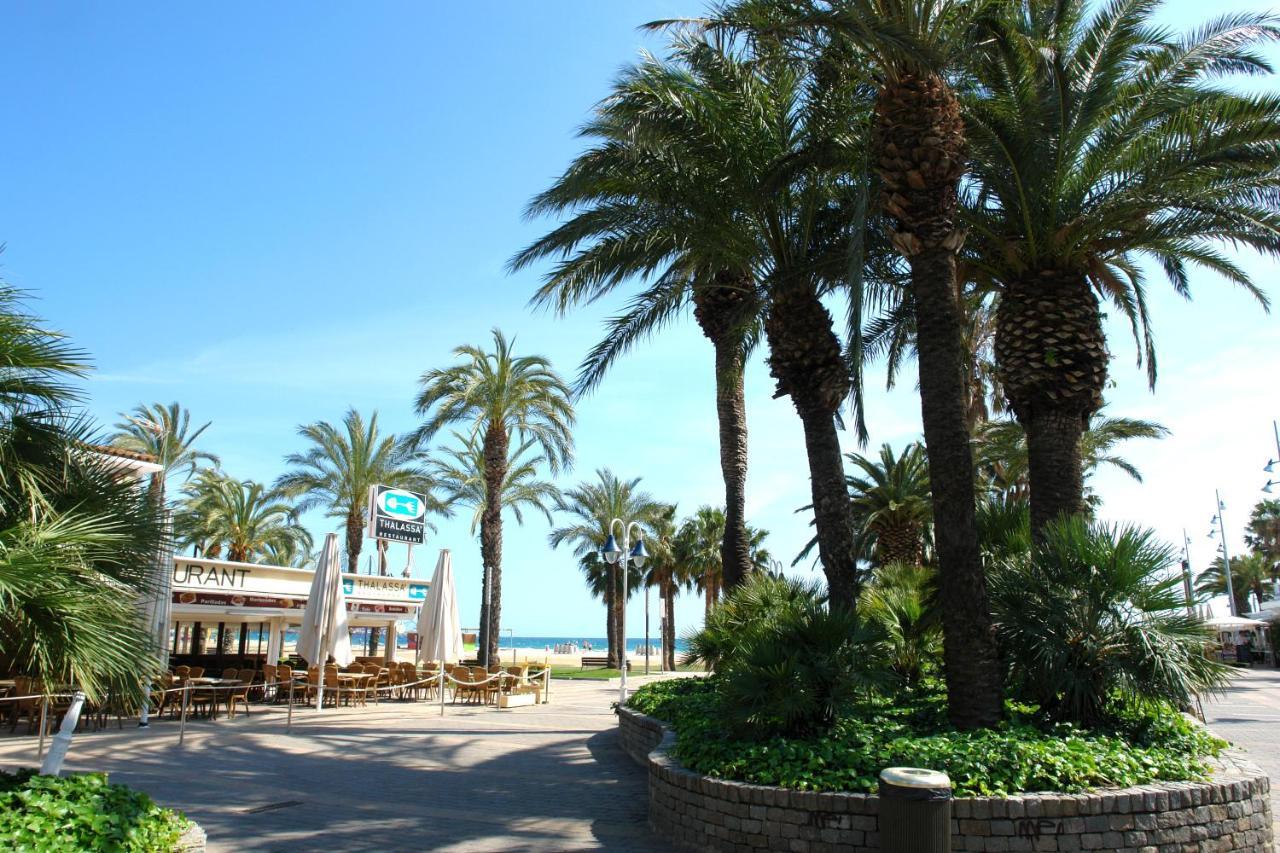 House In Front Of The Beach With Sea View Cambrils Exterior foto