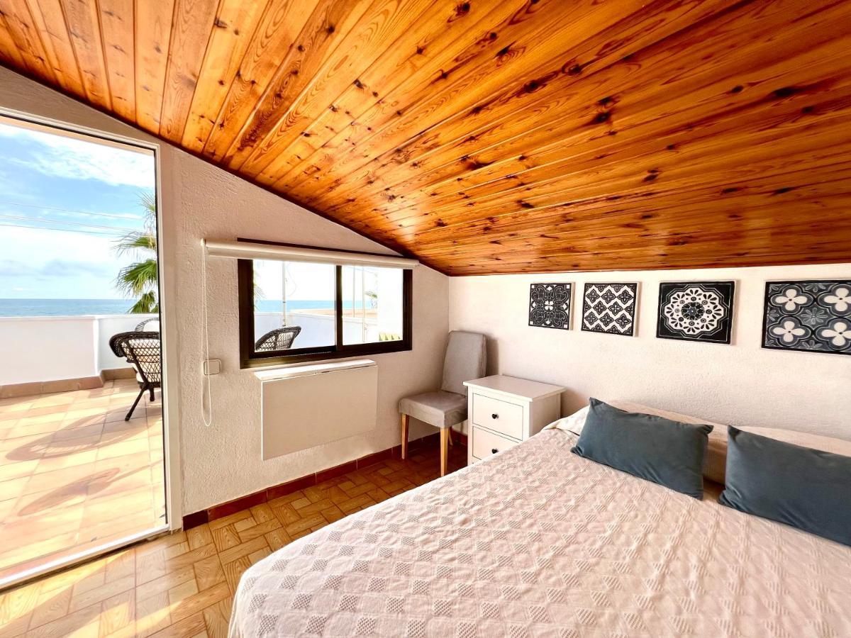 House In Front Of The Beach With Sea View Cambrils Exterior foto